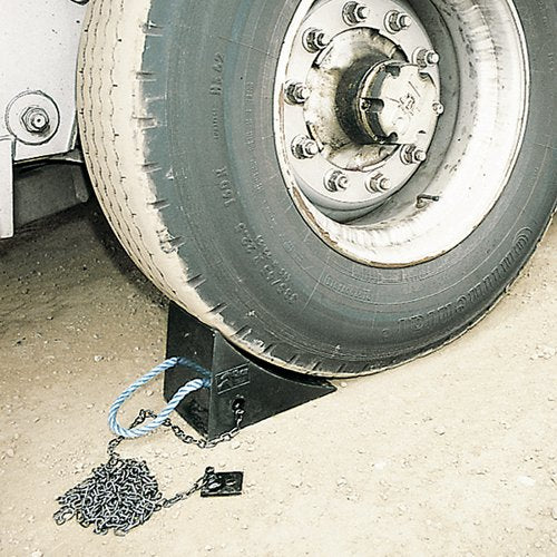 MOULDED RUBBER BLACK WHEEL CHOCK 330114